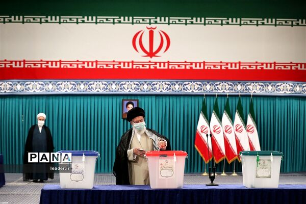 حضور رهبر معظم انقلاب  در سیزدهمین دوره انتخابات ریاست جمهوری
