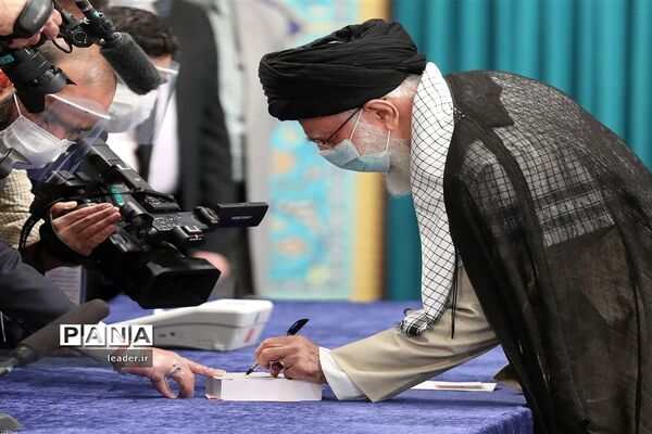 حضور رهبر معظم انقلاب  در سیزدهمین دوره انتخابات ریاست جمهوری