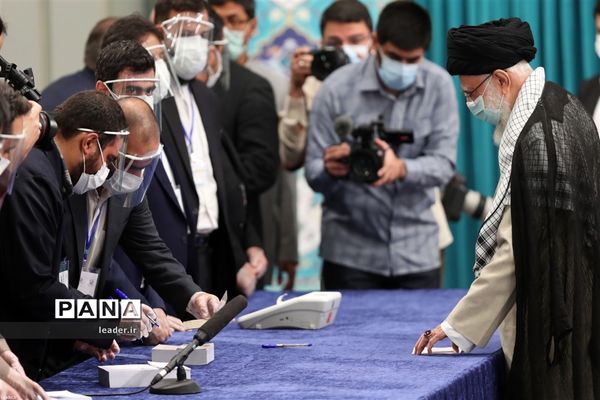 حضور رهبر معظم انقلاب  در سیزدهمین دوره انتخابات ریاست جمهوری