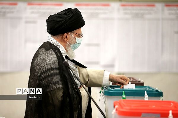 حضور رهبر معظم انقلاب  در سیزدهمین دوره انتخابات ریاست جمهوری