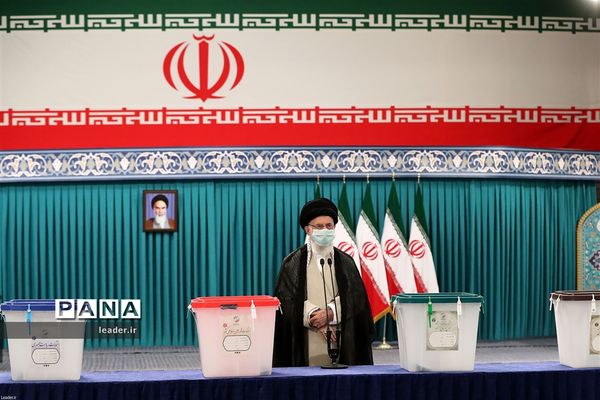حضور رهبر معظم انقلاب  در سیزدهمین دوره انتخابات ریاست جمهوری