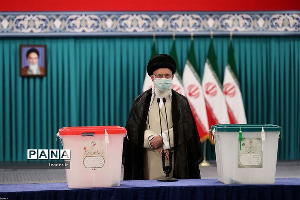 حضور رهبر معظم انقلاب  در سیزدهمین دوره انتخابات ریاست جمهوری