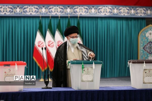 حضور رهبر معظم انقلاب  در سیزدهمین دوره انتخابات ریاست جمهوری