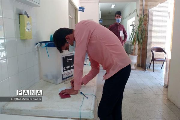 حضور  پرشور مردم در پای صندوق های رای شهرستان کاشمر