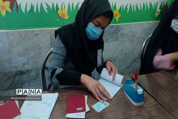 حضور  پرشور مردم در پای صندوق های رای شهرستان کاشمر