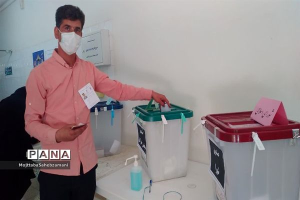 حضور  پرشور مردم در پای صندوق های رای شهرستان کاشمر