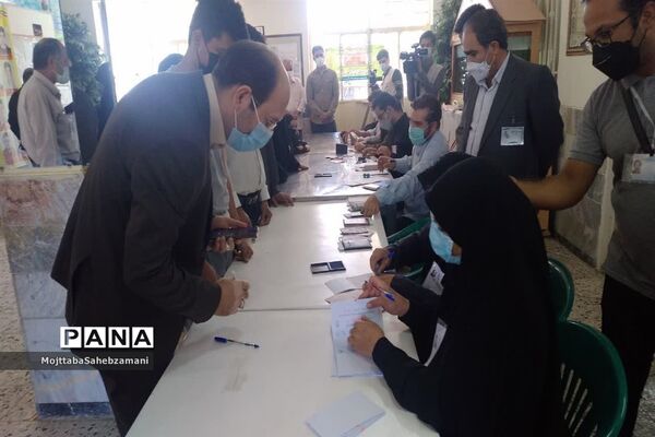 حضور  پرشور مردم در پای صندوق های رای شهرستان کاشمر