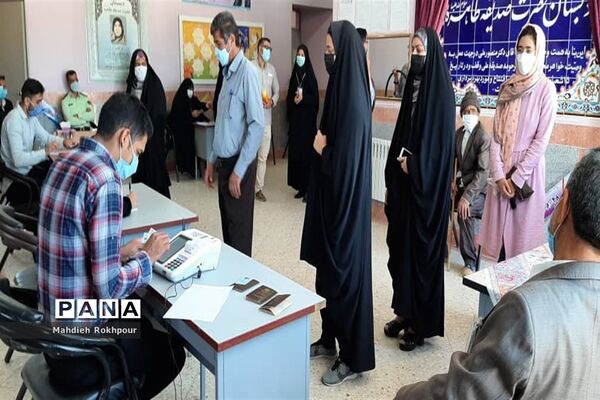 حضور پرشور مردم قاینات پای صندوق های رأی در انتخابات 1400