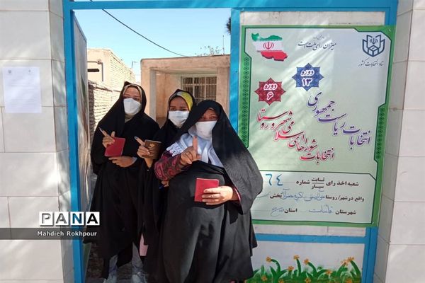 حضور پرشور مردم قاینات پای صندوق های رأی در انتخابات 1400