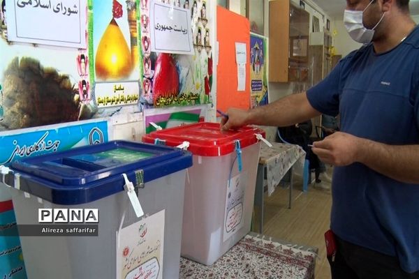 حضور حماسه ساز مردم اردستان در انتخابات۱۴۰۰