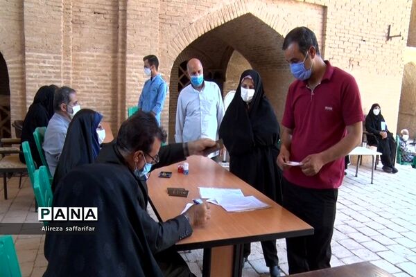 حضور حماسه ساز مردم اردستان در انتخابات۱۴۰۰