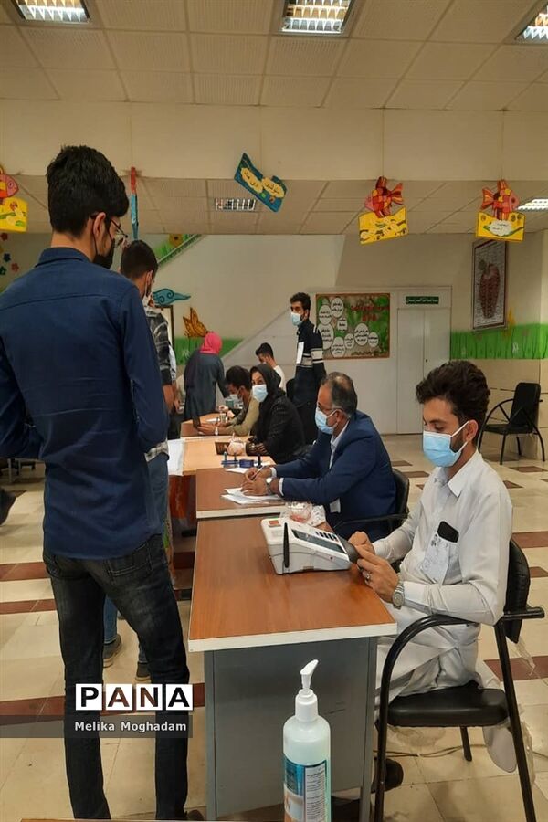 حضور حماسه ساز مردم شیعه و سنی زاهدان پای صندوق رای