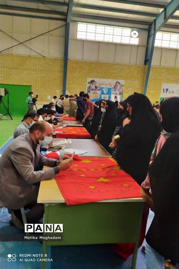 حضور حماسه ساز مردم شیعه و سنی زاهدان پای صندوق رای