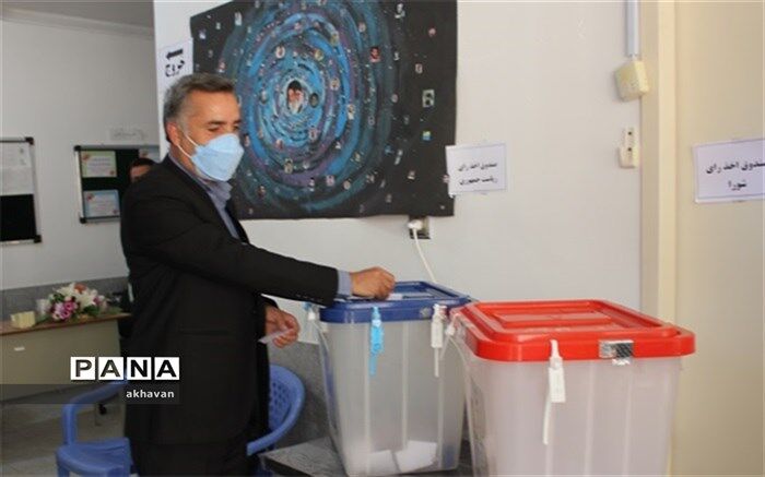 انتخاب فرد اصلح مهمترین وظیفه و ادامه راه شهداء و امام (ره) است