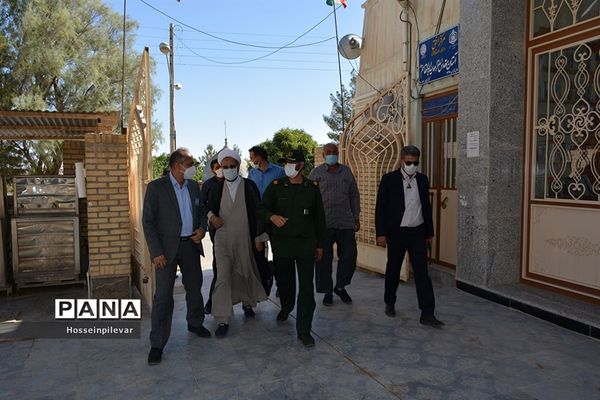 بازدید فرماندار و امام جماعت شهرستان خوسف از شعبه‌های اخذ رای شهرستان خوسف استان خراسان جنوبی