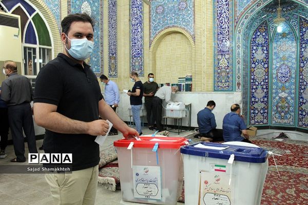 مشارکت و حضور مردم اهواز در انتخابات 1400-2