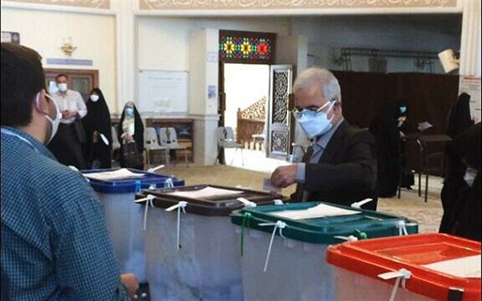 اسکندر مومنی:  بهترین اقدام برای تغییر وضع موجود حضور پای صندوق‌های رای است