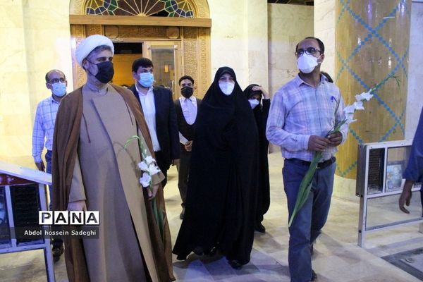 غبارروبی گلزار شهدای بوشهر