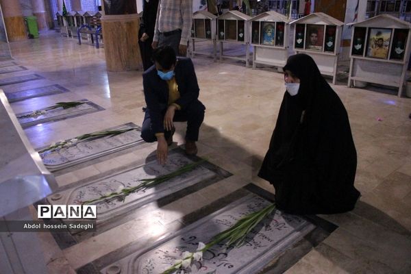 غبارروبی گلزار شهدای بوشهر