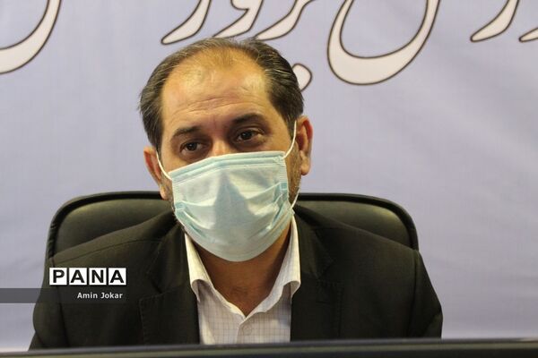 تقدیر از دانش‌آموزان نمونه در فعالیت‌های دانش‌آموزی در دهه کرامت توسط مدیرکل آموزش و پرورش فارس
