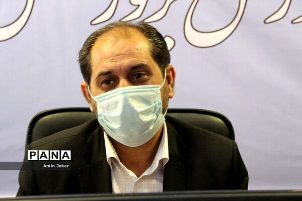 تقدیر از دانش‌آموزان نمونه در فعالیت‌های دانش‌آموزی در دهه کرامت توسط مدیرکل آموزش و پرورش فارس