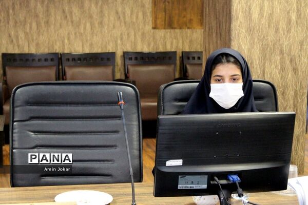 تقدیر از دانش‌آموزان نمونه در فعالیت‌های دانش‌آموزی در دهه کرامت توسط مدیرکل آموزش و پرورش فارس