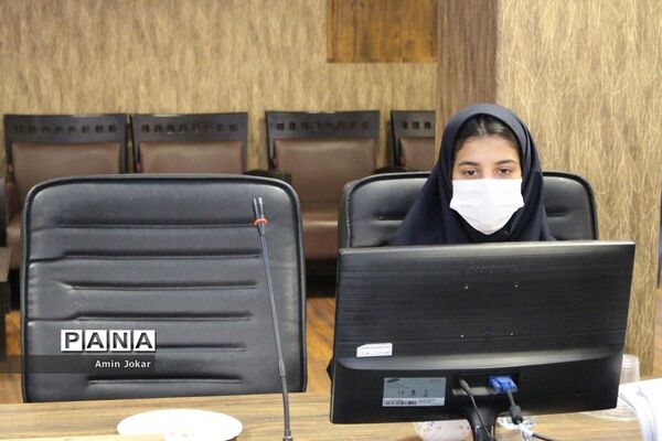 تقدیر از دانش‌آموزان نمونه در فعالیت‌های دانش‌آموزی در دهه کرامت توسط مدیرکل آموزش و پرورش فارس