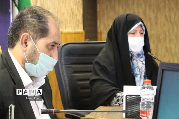 تقدیر از دانش‌آموزان نمونه در فعالیت‌های دانش‌آموزی در دهه کرامت توسط مدیرکل آموزش و پرورش فارس