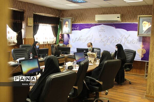 تقدیر از دانش‌آموزان نمونه در فعالیت‌های دانش‌آموزی در دهه کرامت توسط مدیرکل آموزش و پرورش فارس