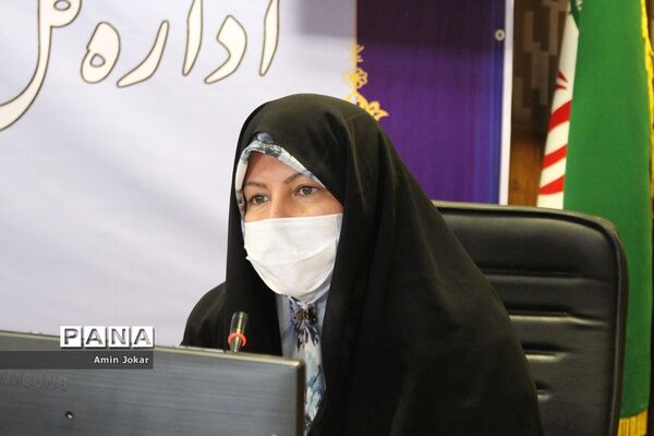 تقدیر از دانش‌آموزان نمونه در فعالیت‌های دانش‌آموزی در دهه کرامت توسط مدیرکل آموزش و پرورش فارس