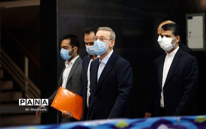 لاریجانی: نباید مایوس شد