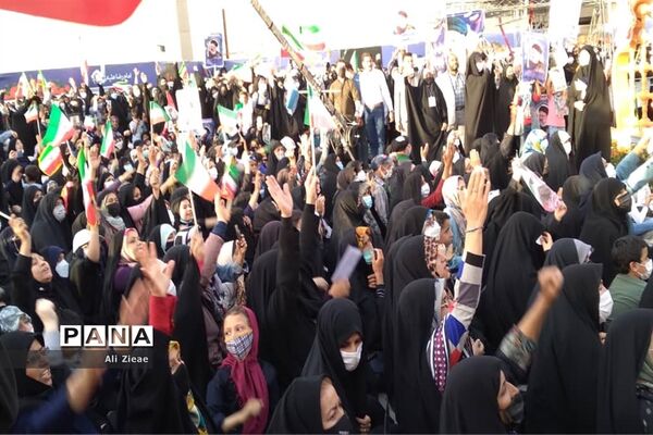 جشن مردم مشهد برای پیروزی رئیس جمهوری منتخب