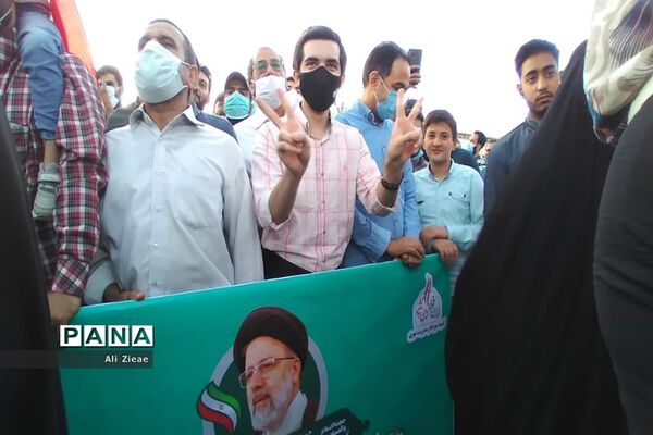 جشن مردم مشهد برای پیروزی رئیس جمهوری منتخب