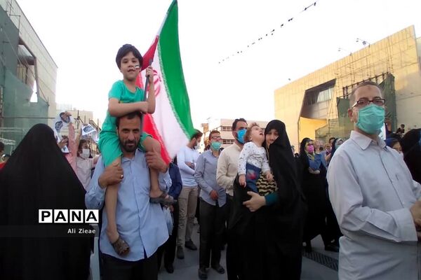 جشن مردم مشهد برای پیروزی رئیس جمهوری منتخب