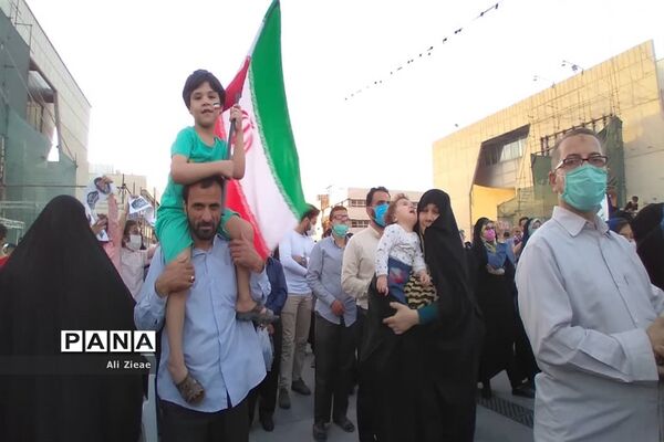 جشن مردم مشهد برای پیروزی رئیس جمهوری منتخب