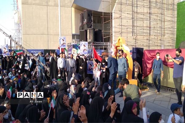 جشن مردم مشهد برای پیروزی رئیس جمهوری منتخب
