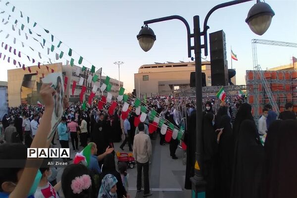 جشن مردم مشهد برای پیروزی رئیس جمهوری منتخب