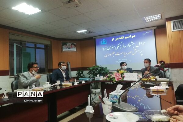 تجلیل از عوامل جشنواره فرهنگی و هنری فردا و پرسش مهر شهرستان کاشمر