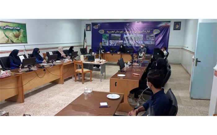 نشست اعضای شورای دانش آموزی به همراه معاونان آموزشی و رئیس آموزش و پرورش شهرستان ایجرود