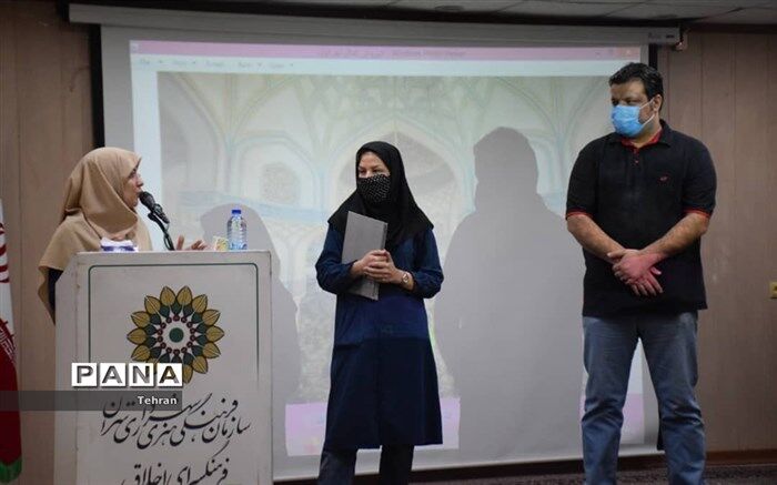 اهدای جوایز برگزیدگان مسابقه عکاسی «لحظه دیدار » در فرهنگسرای اخلاق منطقه ۱۴