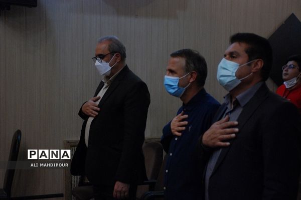 تجلیل از دانش‌آموزان پسر برگزیده مسابقات فرهنگی‌هنری در ناحیه یک شهرری