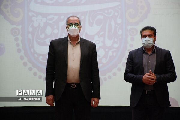 تجلیل از دانش‌آموزان پسر برگزیده مسابقات فرهنگی‌هنری در ناحیه یک شهرری