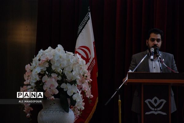 تجلیل از دانش‌آموزان پسر برگزیده مسابقات فرهنگی‌هنری در ناحیه یک شهرری