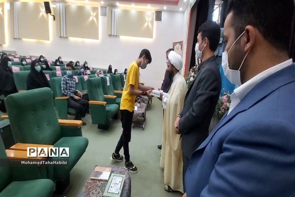 جلسه تقدیر از برگزیدگان مسابقات معارف اسلامی کاشمر