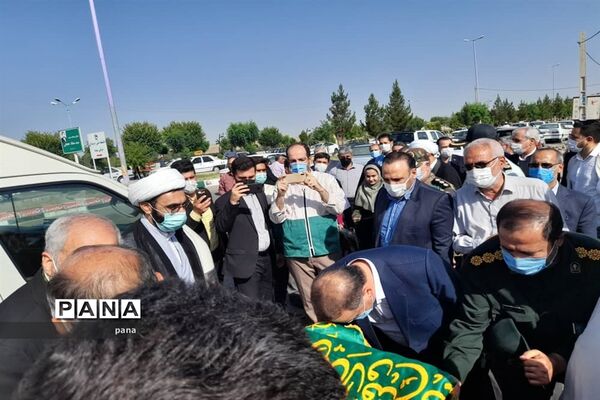 حضور خادمان و حاملان پرچم متبرک امام رضا(ع) در شهرستان میانه