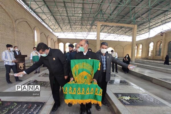 حضور خادمان و حاملان پرچم متبرک امام رضا(ع) در شهرستان میانه