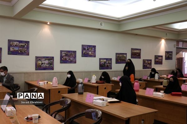 نشست نمایندگان تشکل‌های سازمان دانش‌آموزی با معاون پرورشی و فرهنگی آموزش و پرورش خراسان رضوی