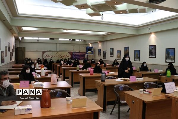 نشست نمایندگان تشکل‌های سازمان دانش‌آموزی با معاون پرورشی و فرهنگی آموزش و پرورش خراسان رضوی