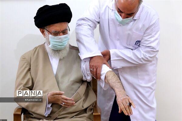 رهبر معظم انقلاب اسلامی دُز اول واکسن کوو ایران برکت را دریافت کردند