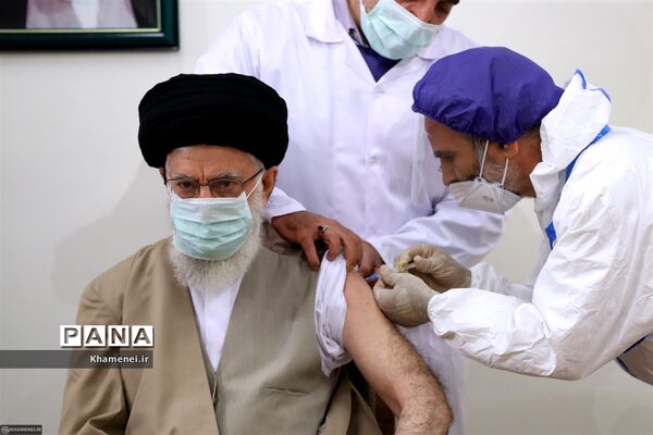 رهبر معظم انقلاب اسلامی دُز اول واکسن کوو ایران برکت را دریافت کردند